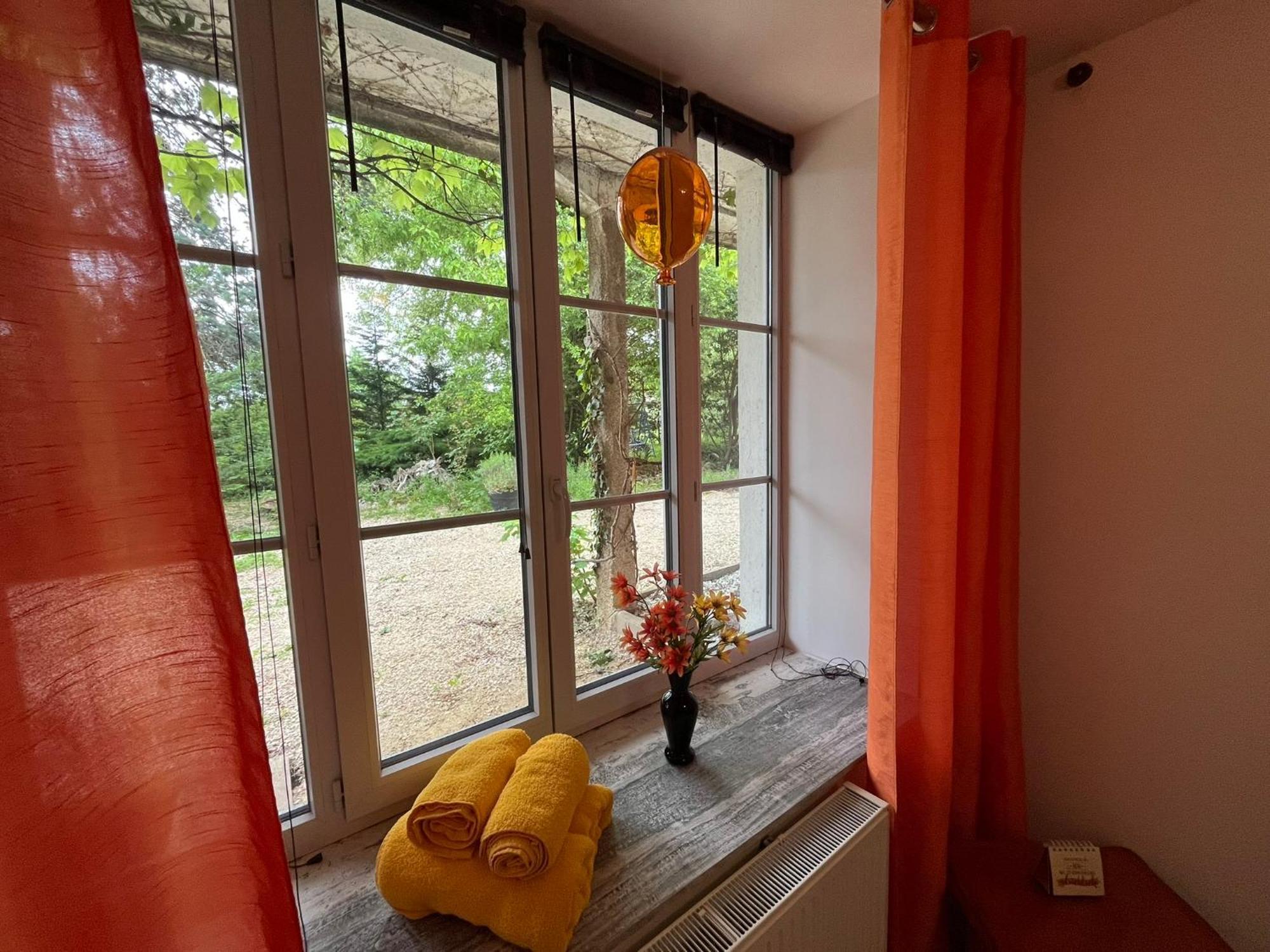 Couleurs De La Vie - Chambres D'Hotes Et Gite Cormatin Exterior foto