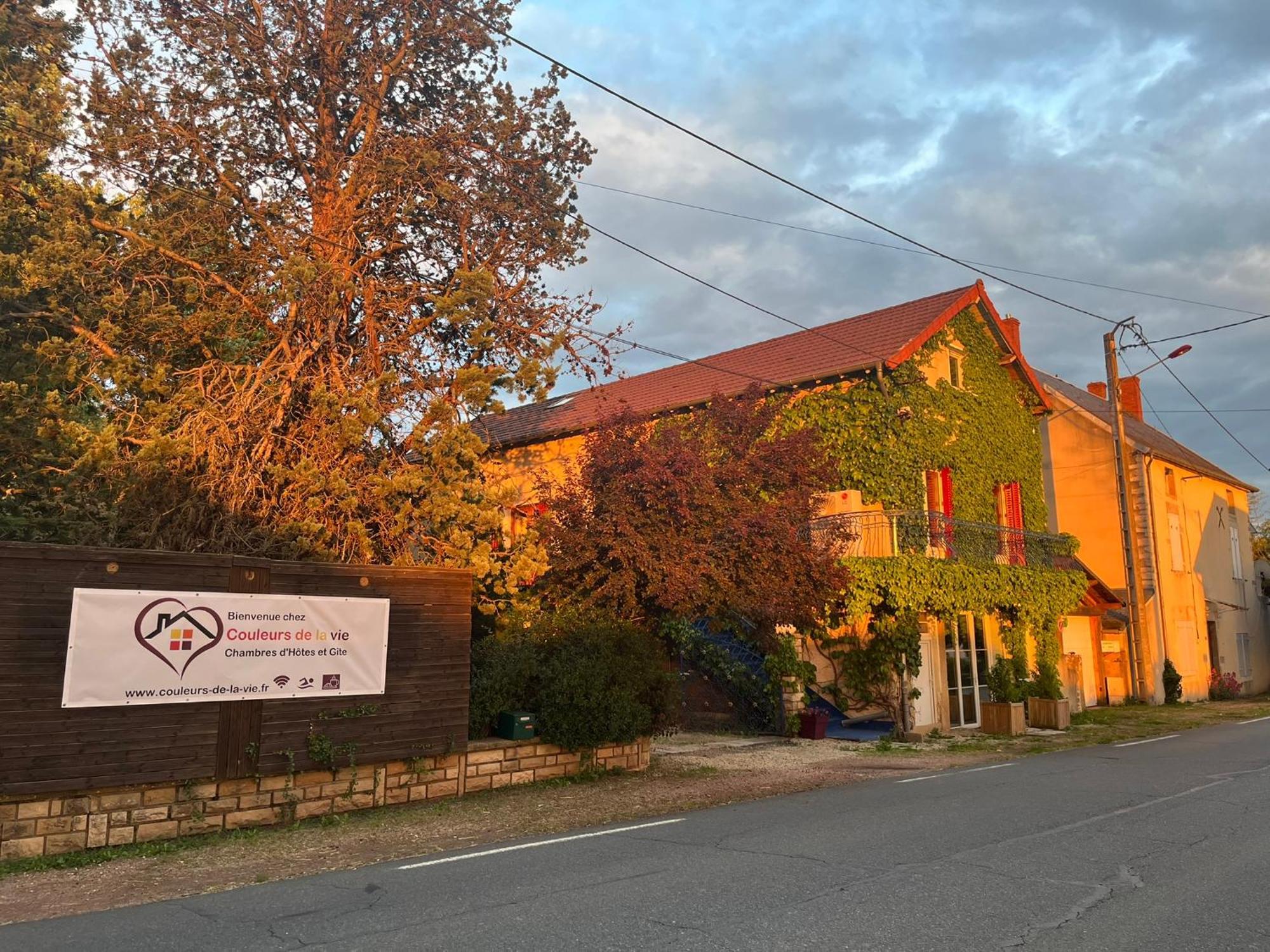 Couleurs De La Vie - Chambres D'Hotes Et Gite Cormatin Exterior foto